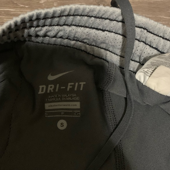 Nike dri fit dual layer athletic shorts. EUC - Picture 4 of 4